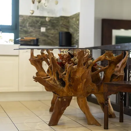 The Hobbit Hole 트리칼라