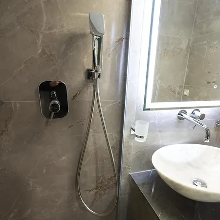 The Hobbit Hole * Tríkala