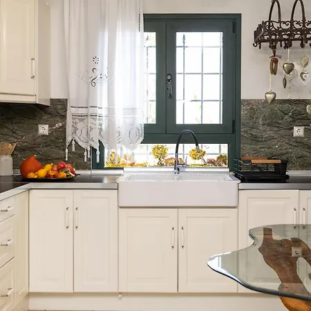 別荘 The Hobbit Hole Tríkala