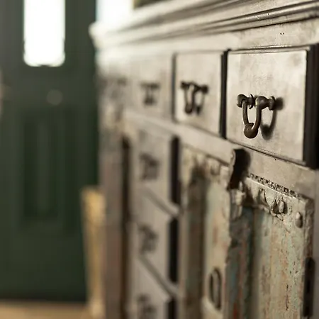 The Hobbit Hole 펜션