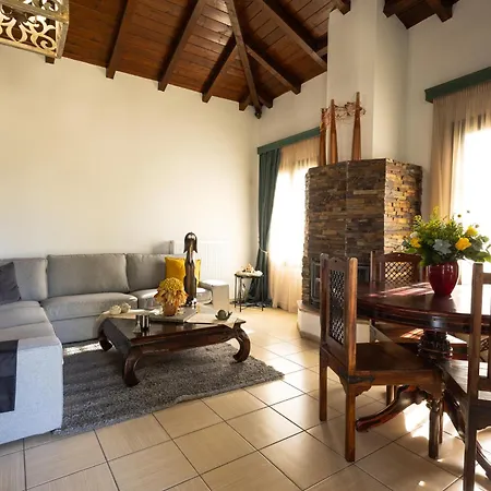 펜션 The Hobbit Hole 트리칼라